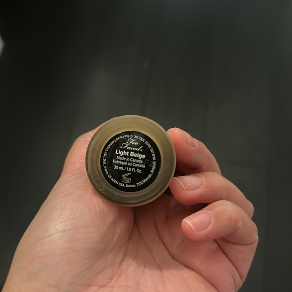 Too faced born this way foundation light beige - Picture 2 of 2